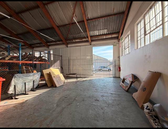 INDUSTRIAL PROPERTY TO RENT IN NORTH END